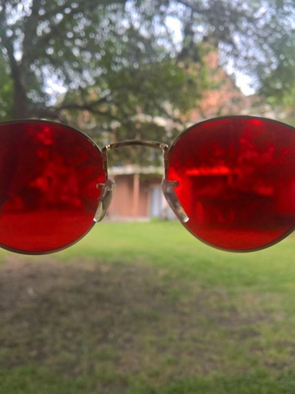 Confianza en uno mismo de HONY alrededor de la terapia de Vision de los vidrios rojos y verdes