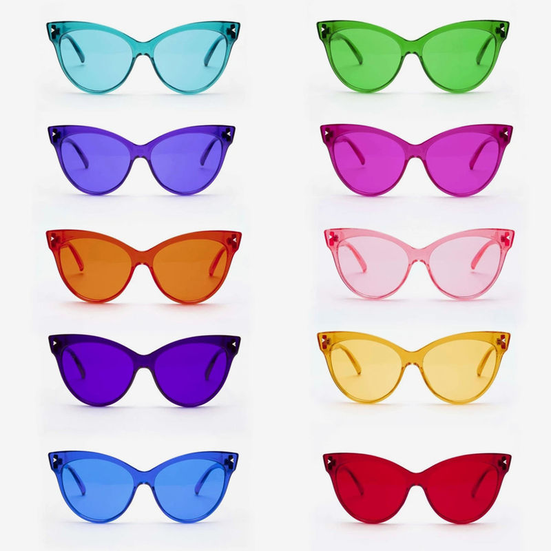 El color de Cateye teñió el partido plástico de los vidrios de los vidrios que las gafas Cosplay apoyan